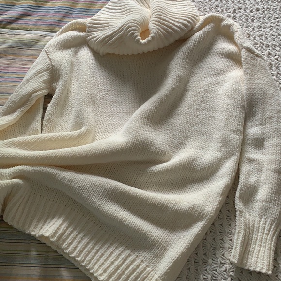 Big knit cowl neck sweater - Picture 3 of 3